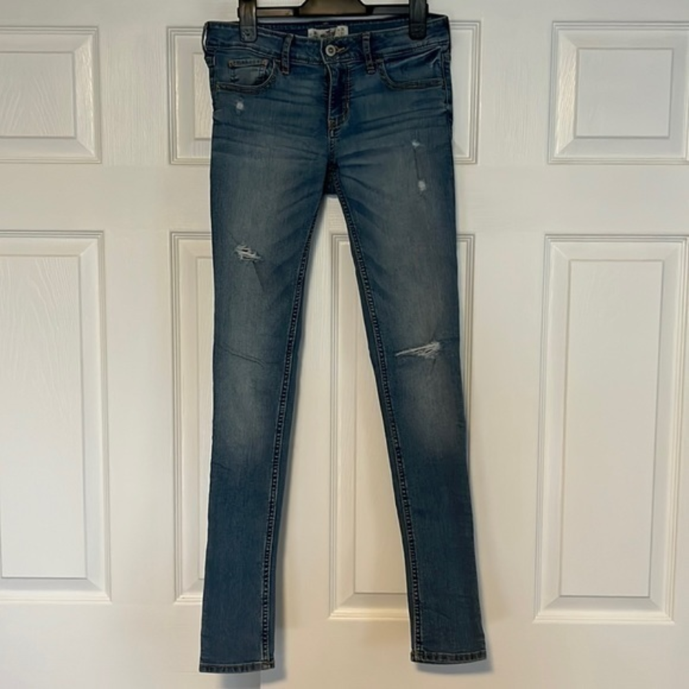 Hollister distressed‎ jeans⭐️